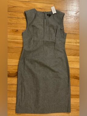 Banana Republic gray sleeveless sheath dress. NWT. Size 10